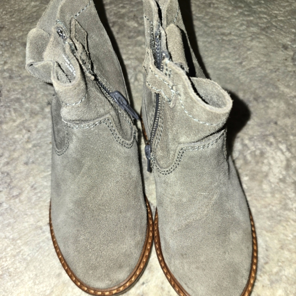 Girls Gray Suede Ankle Boots